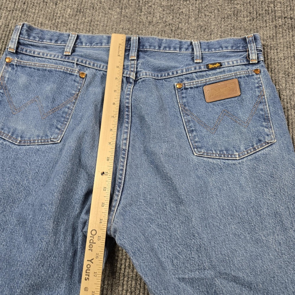 Wrangler Jeans Men 42x32 Blue Classic Straight Western Cowboy USA Made 38x30 - Picture 16 of 16